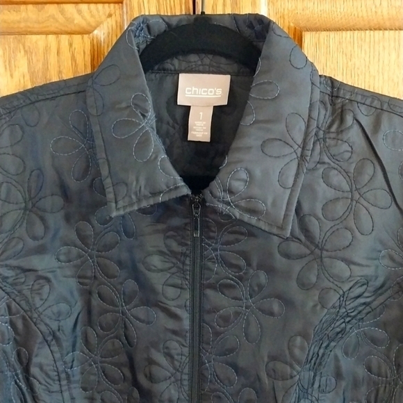 Chico's Quilted Jacket Floral Pattern Embroidered Detail Size Small 8/10 Black